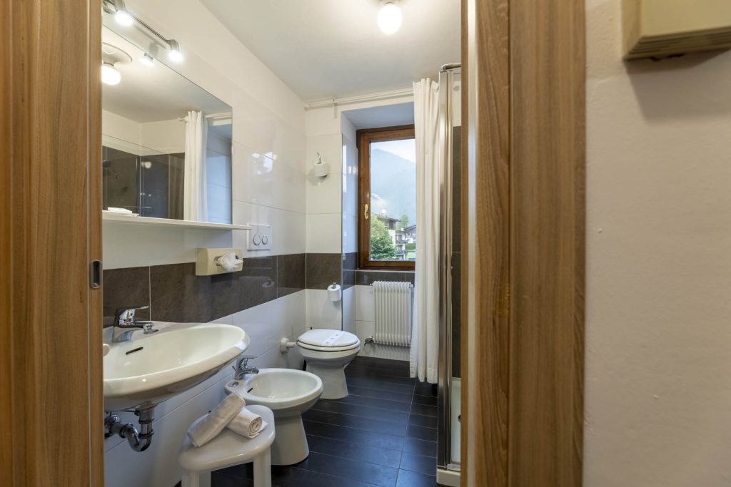 olympic-palace-hotel-comfort-plus-bagno-dettaglio-sanitari