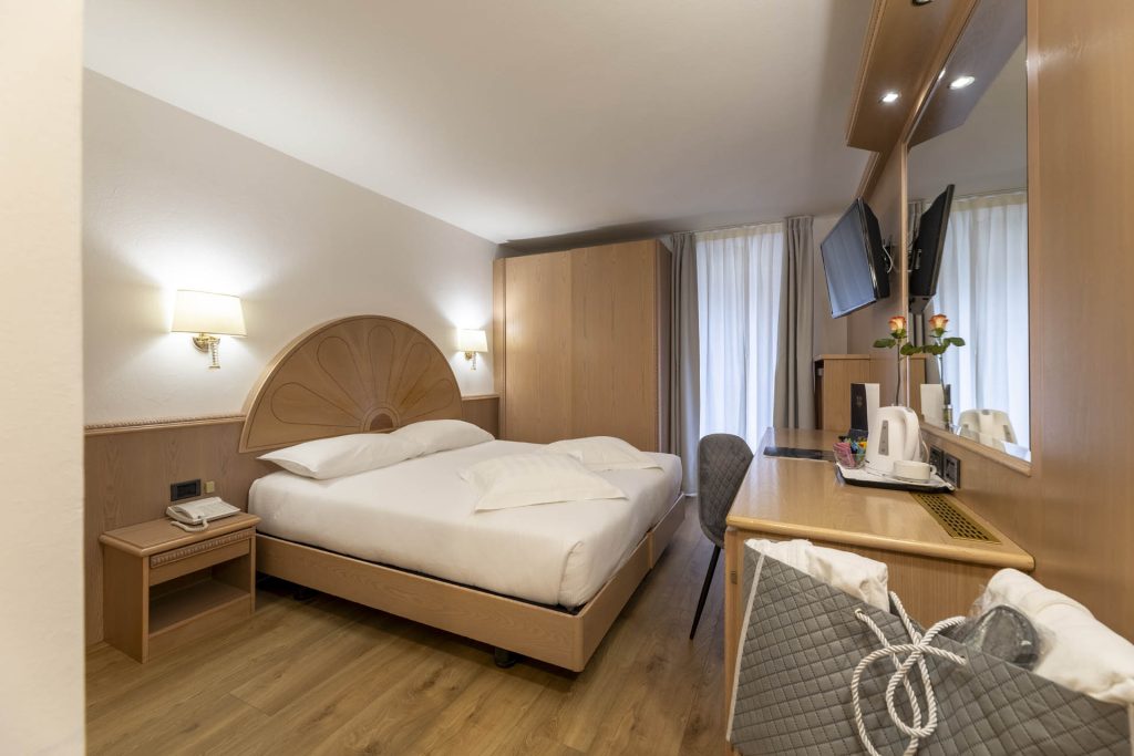olympic-palace-hotel-comfort-plus-vista-ampia-camera-lato-finestra