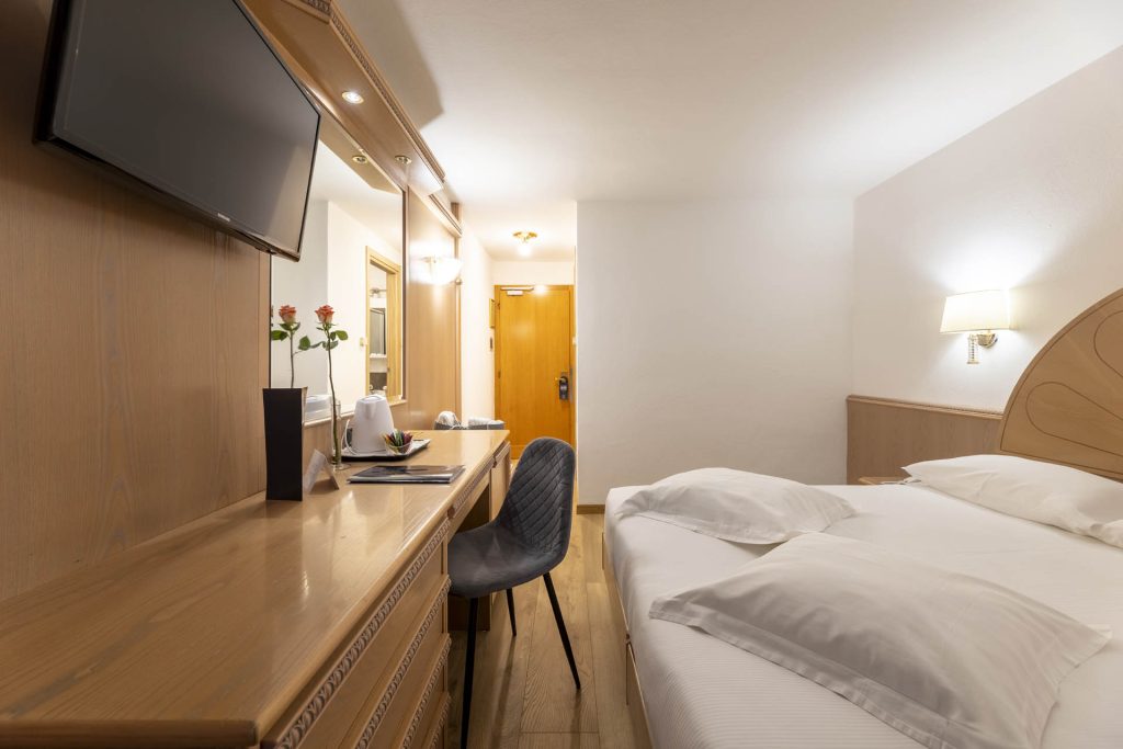 olympic-palace-hotel-comfort-plus-vista-ampia-camera-lato-ingresso