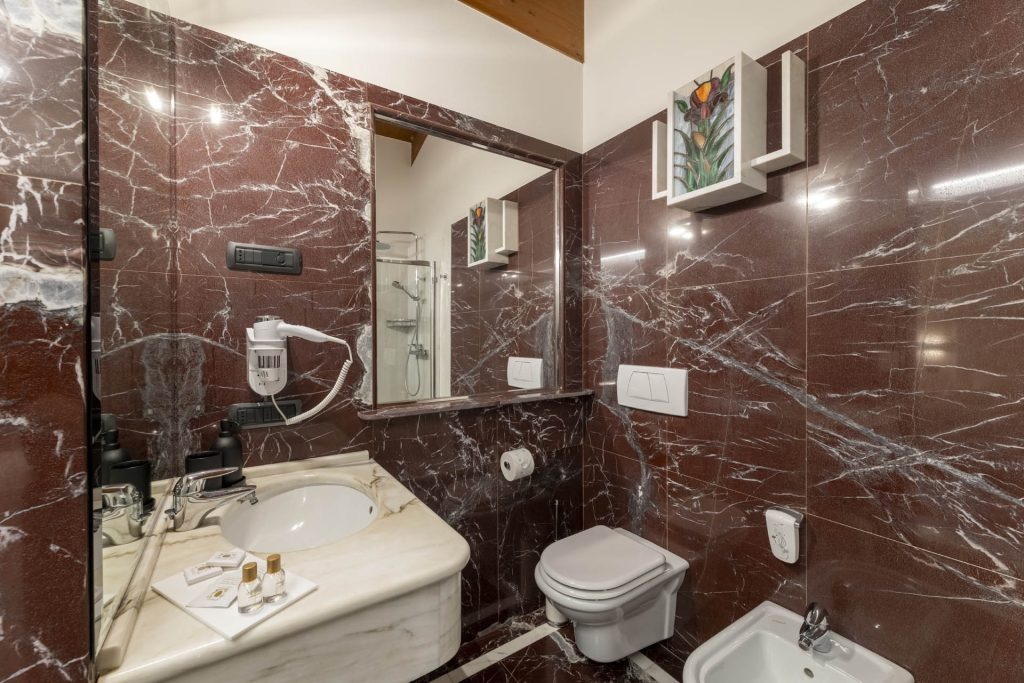 olympic-palace-hotel-suite-margerita-bagno-complesso
