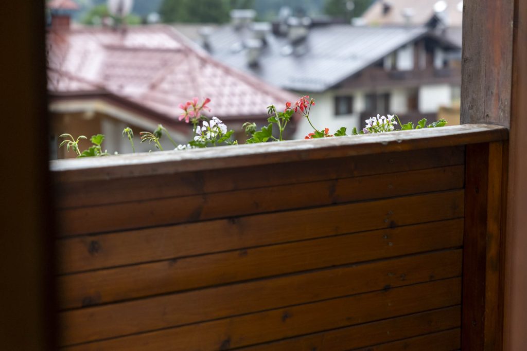 olympic-palace-hotel-superior2-dettaglio-balcone-fiori