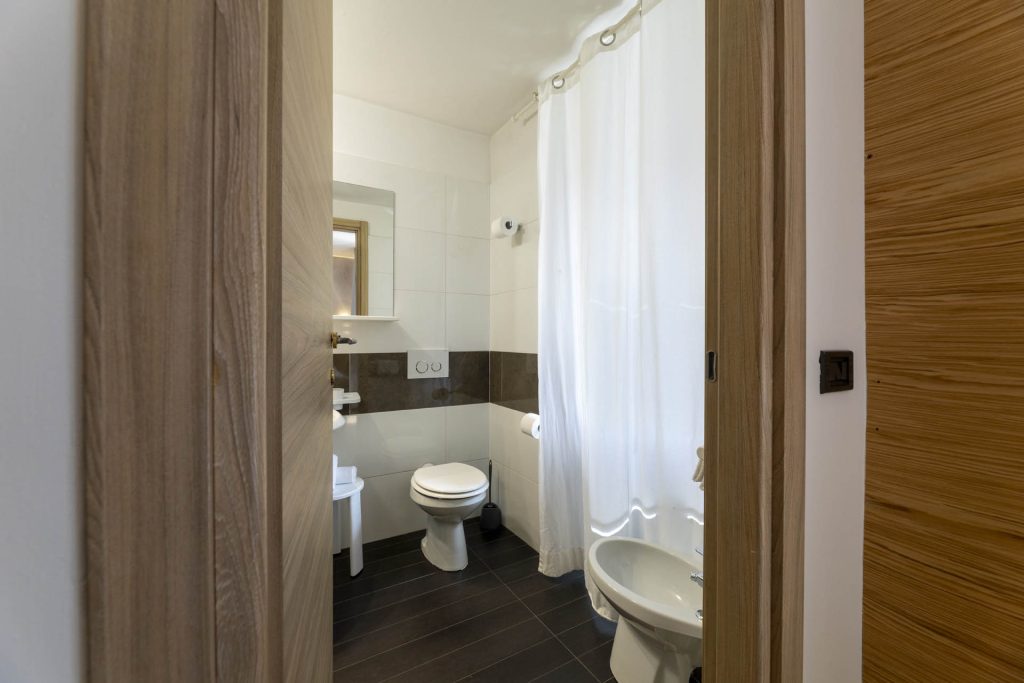 olympicpalacehotel-standard-plus-parquet-dettaglio-bagno